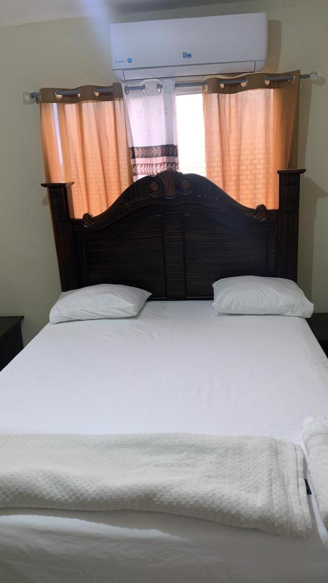 Apartahotel Dona Reyna Alojamientos En Santo Domingo A 5 Min De Aeropuerto Internacional Las Americas El Higo Eksteriør billede