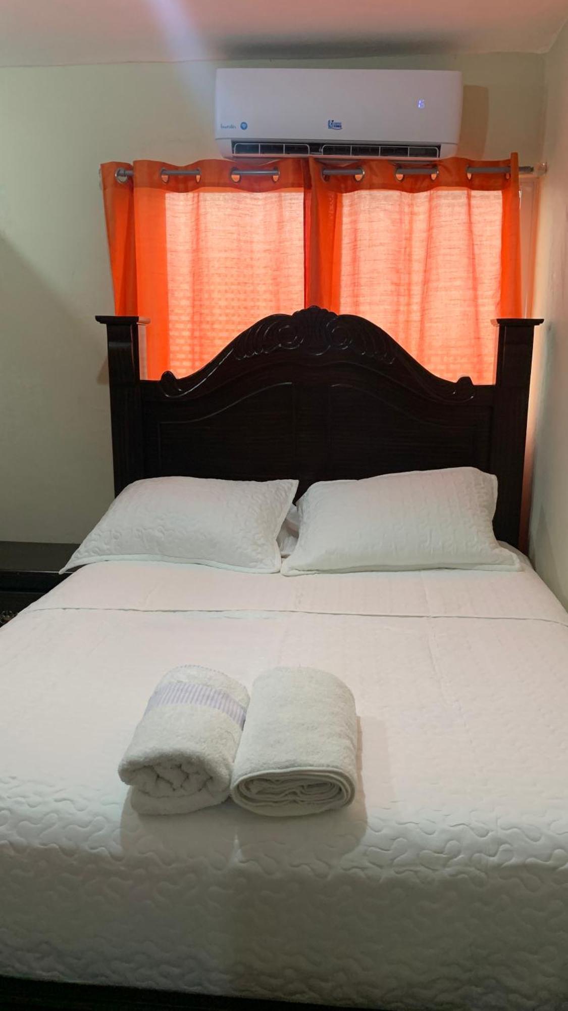 Apartahotel Dona Reyna Alojamientos En Santo Domingo A 5 Min De Aeropuerto Internacional Las Americas El Higo Eksteriør billede
