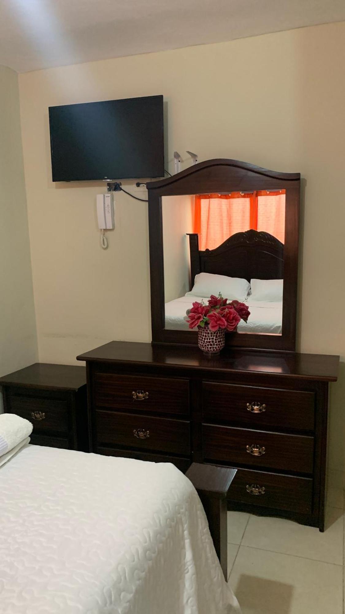 Apartahotel Dona Reyna Alojamientos En Santo Domingo A 5 Min De Aeropuerto Internacional Las Americas El Higo Eksteriør billede