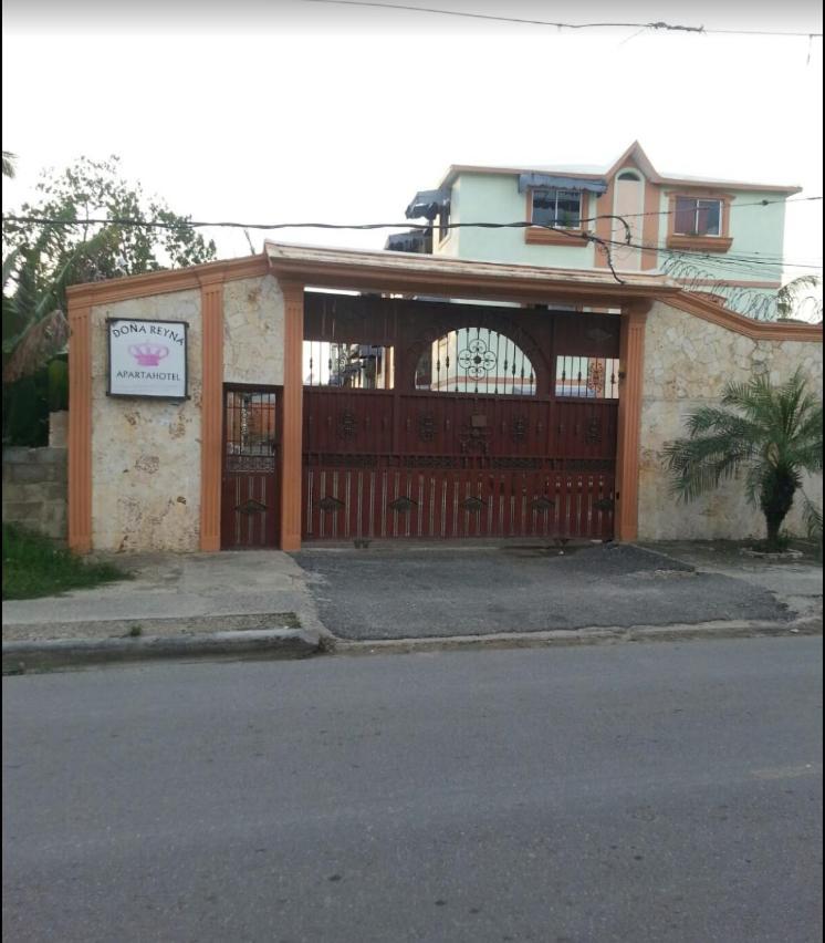 Apartahotel Dona Reyna Alojamientos En Santo Domingo A 5 Min De Aeropuerto Internacional Las Americas El Higo Eksteriør billede